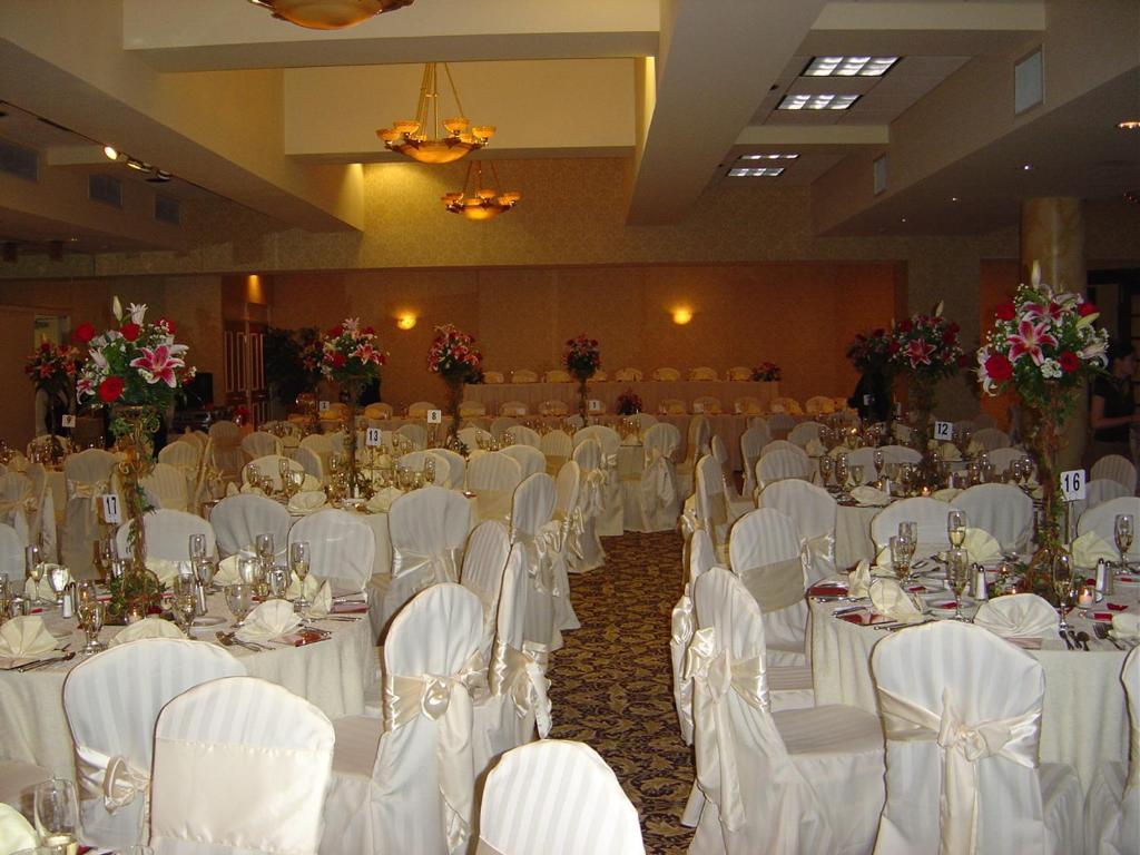 Stratford Hotel And Conference Center Habitación foto
